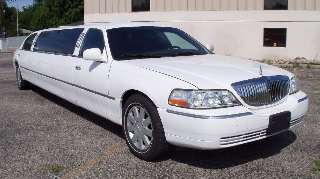 2005 Lincoln Town Car for sale