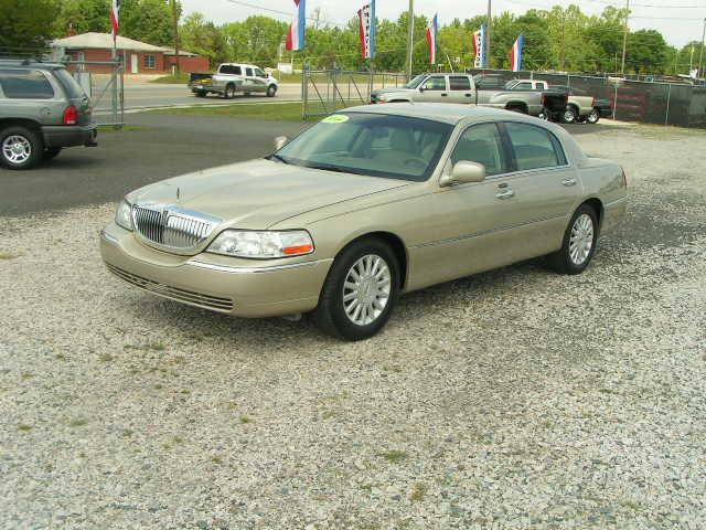 2004 Lincoln Town Car for sale