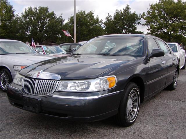 2000 Lincoln Town Car for sale
