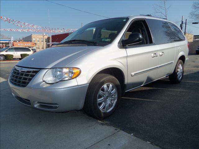 2006 Chrysler Town and Country for sale
