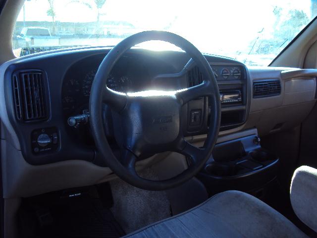 http://cimages4.carsforsale.com/385692/248C24D1-0731-4BD8-8DE2-E75D203F8239_13.jpg?dt=010320131755