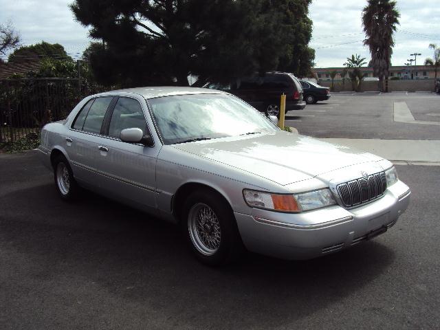 2000 MERCURY GRAND MARQUIS LS silver this is a one owner full power like new condition no accident