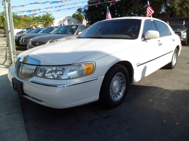 2001 Lincoln Town Car for sale