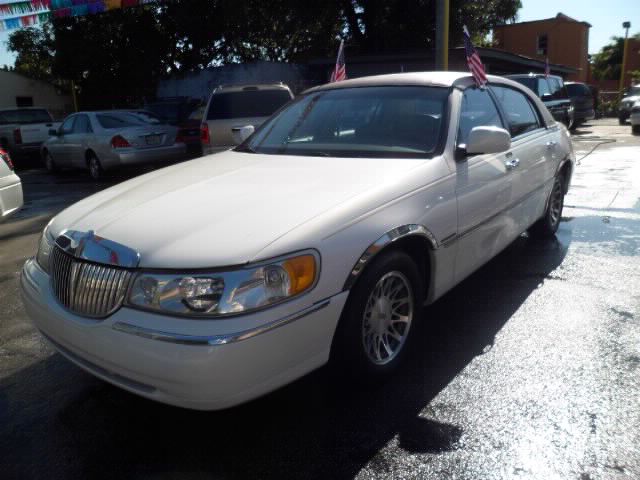 2000 Lincoln Town Car for sale