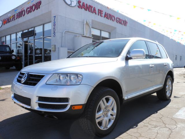 2004 VOLKSWAGEN TOUAREG V8 silver you wont find any electrical problems with this vehicle  nothin
