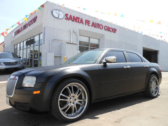 2005 CHRYSLER 300 BASE flat blk there are no electrical problems with this vehicle this vehicle h