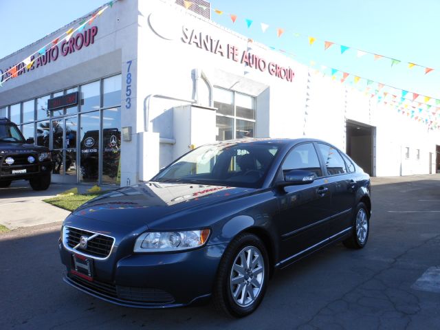 2008 VOLVO S40 24I gray all power equipment on this vehicle is in working order  nothing about t