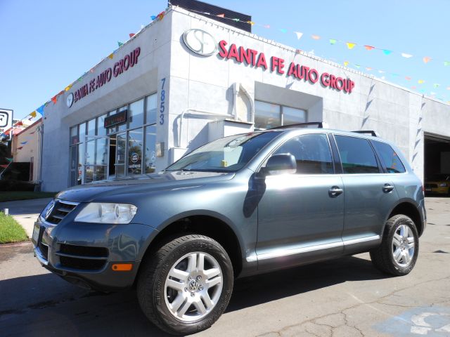 2005 VOLKSWAGEN TOUAREG V8 gray showroom condition room for the whole family the neighbors kid a