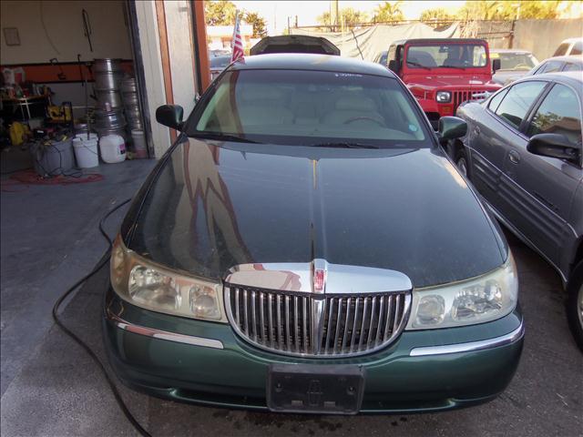 2001 Lincoln Town Car for sale