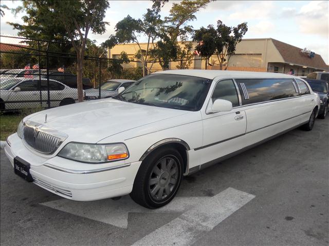 2003 Lincoln Town Car for sale