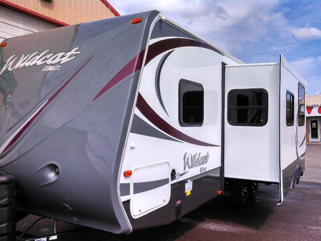 2014 FOREST RIVER WILDCAT 26FBS