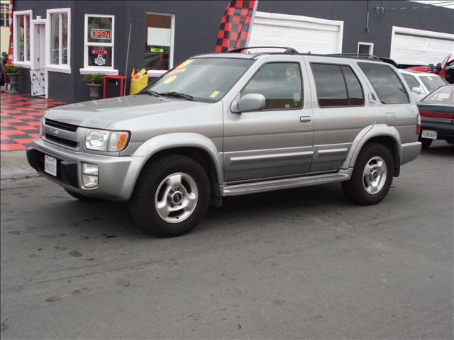 1999 INFINITI QX4 BASE, silver, this is a beautiful  1999 infiniti qx4 4 door wagon  ...