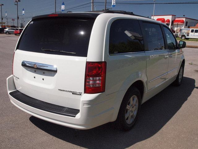 2010 Chrysler Town & Country