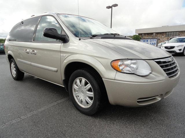 2005 Chrysler Town & Country