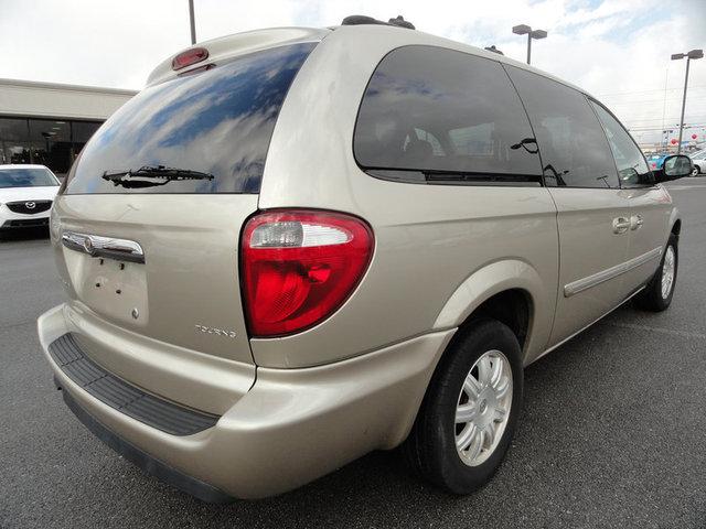 2005 Chrysler Town & Country