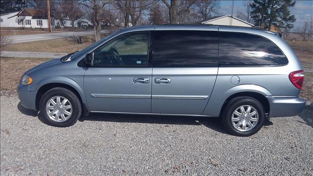 2006 Chrysler Town and Country for sale