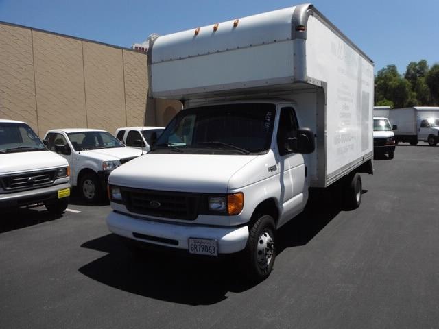 2005 Ford E450 14' BOX V10 for sale