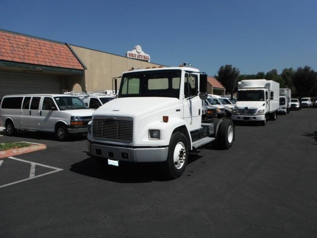2000 Freightliner FL70 Day Cab 5th Wheel 7spd CAT 330HP for sale