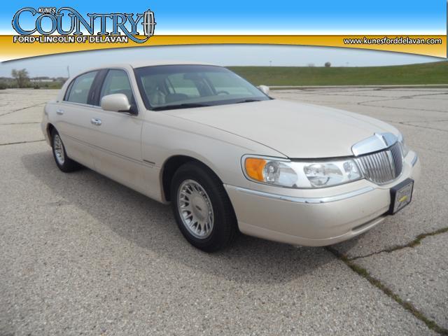 2000 Lincoln Town Car for sale