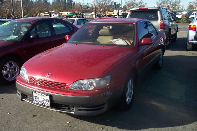 1992 LEXUS ES 300 BASE unspecified very low miles for a 1992 68305 miles VIN JT8VK13T9N0113821