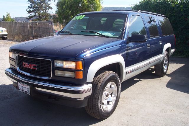 1997 GMC SUBURBAN SLT