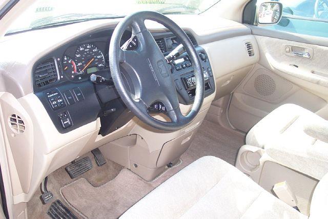 http://cimages4.carsforsale.com/396666/CE92EB04-3564-48A0-8E6B-1C7B1435A781_6.jpg?dt=100420121552