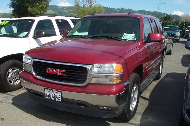 2005 GMC YUKON 4WD red 3rd row seat 4wdawdabs brakesair conditioningalloy wheelsamfm radioa