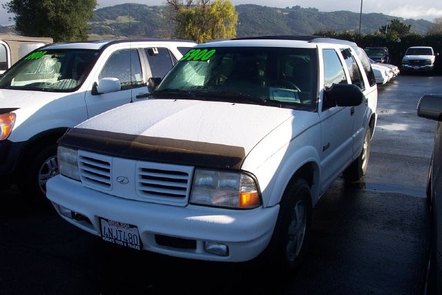 2000 OLDSMOBILE BRAVADA AWD white 115848 miles VIN 1GHDT13W4Y2281728 