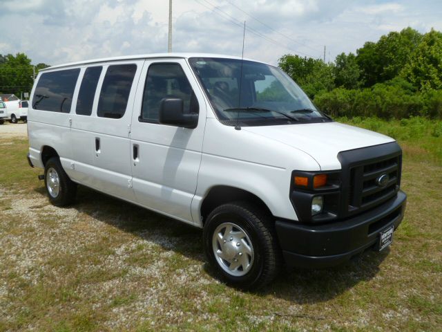 2010 FORD E350 WAGON 12 PASSENGER VAN white 12 passenger van just in time for those large group v