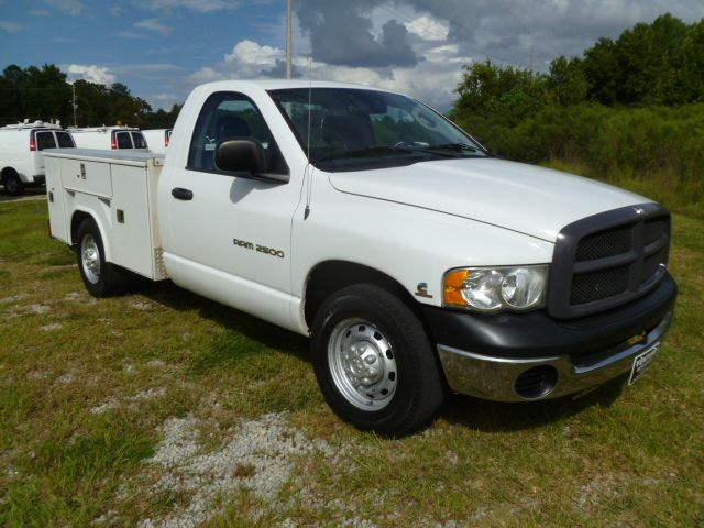 2004 DODGE RAM 2500 ST white this is the truck you need to work with diesel with a knapheide serv
