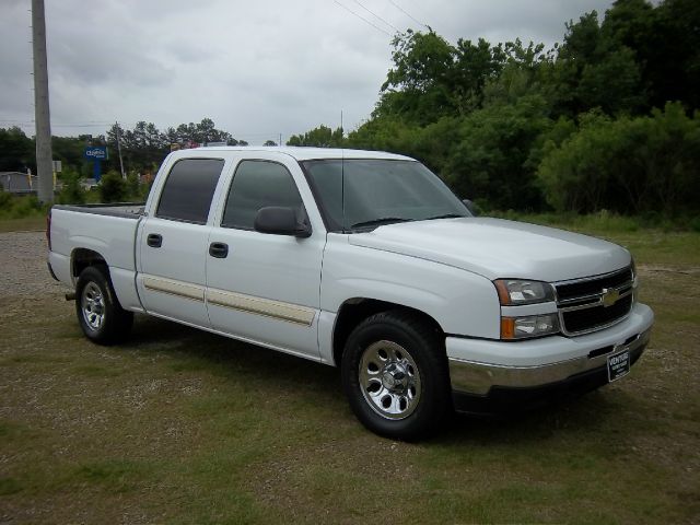 2006 CHEVROLET SILVERADO 1500 4 DR LS CREW CAB white 1 owner fleet truck  very well maintained 