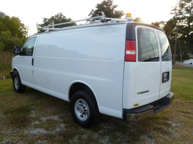 2009 CHEVROLET G3500 EXPRESS CARGO white nice adrain steel shelves for all the tools of your trade