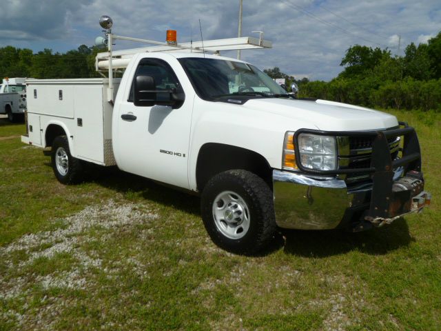 2007 CHEVROLET SILVERADO 2500 4X4 SERVICE TRUCK 4X4 white 4wd with a knapheide service body flip 
