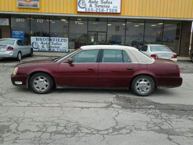 2002 Cadillac Deville - BROOKFIELD, MO