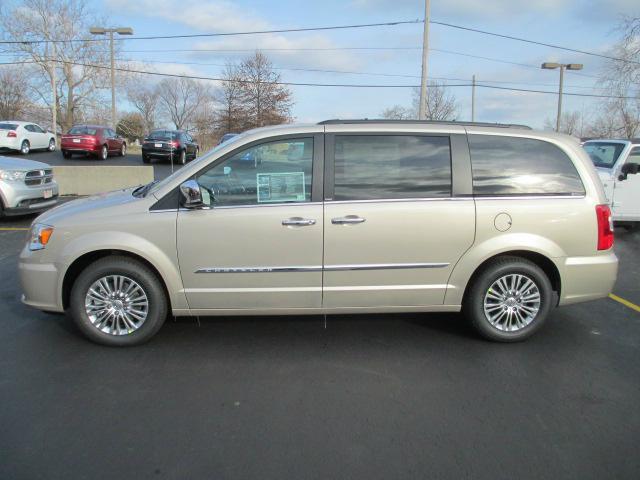 Tothego - 2013 Chrysler Town Country_1