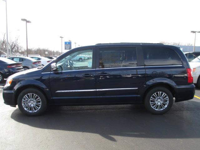2013 Chrysler Town & Country - LEBANON, OH