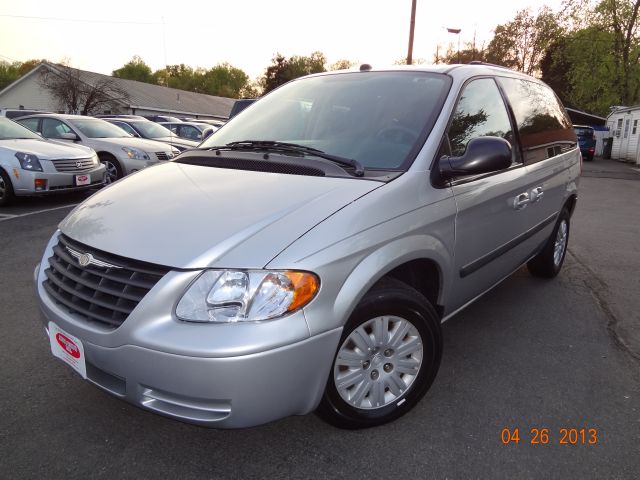 2005 Chrysler Town & Country - MANASSAS, VA