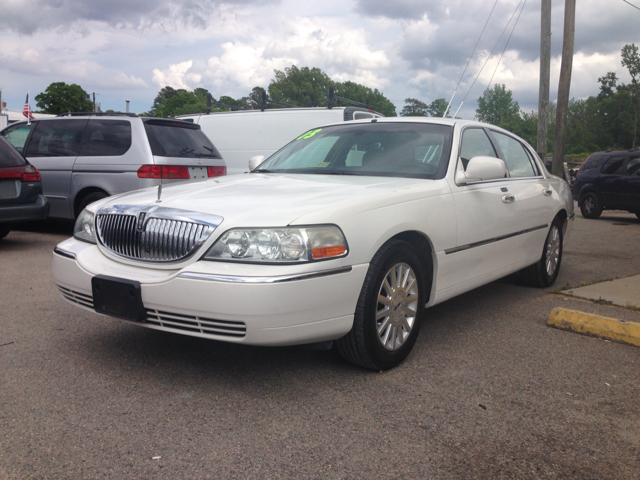 2003 Lincoln Town Car