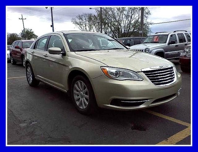 2011 Chrysler 200 - Cedarville, IL