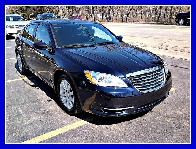 2011 Chrysler 200 - Cedarville, IL