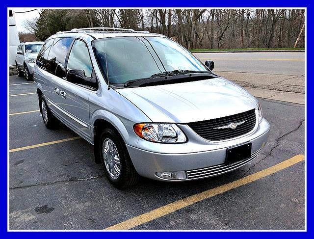 2004 Chrysler Town & Country - Cedarville, IL