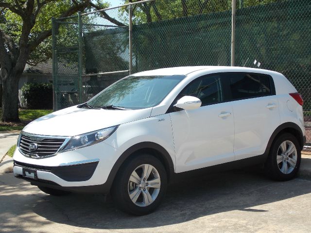 2013 KIA SPORTAGE LX AWD white  all internet prices are reduced for cash cashiers check or sa