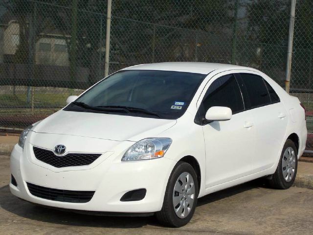 2012 TOYOTA YARIS SEDAN 4-SPEED AT white  all internet prices are reduced for cash cashiers c