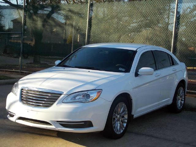 2012 CHRYSLER 200 LX white  all internet prices are reduced for cash cashiers check or same a