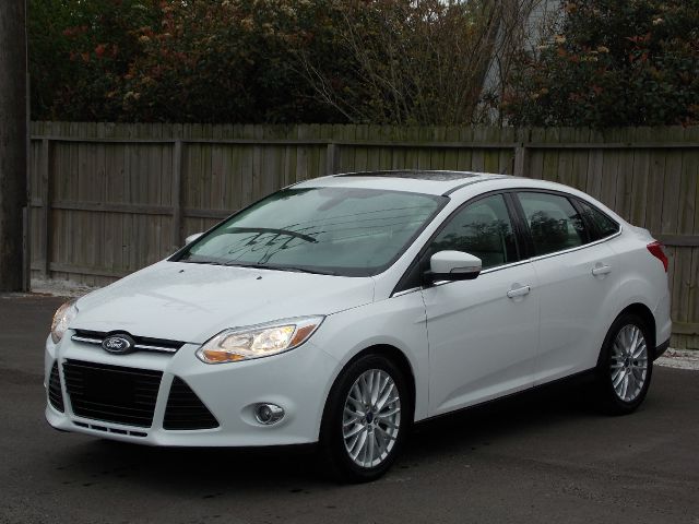 2012 FORD FOCUS SEL SEDAN white  all internet prices are reduced for cash cashiers check or s