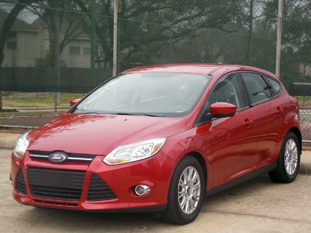 2012 FORD FOCUS SE red  all internet prices are reduced for cash cashiers check or same as ca