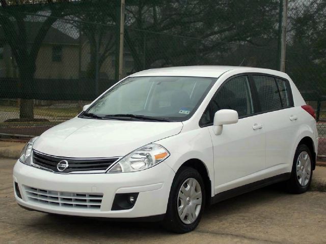 2012 NISSAN VERSA 18 SL HATCHBACK white  all internet prices are reduced for cash cashiers c