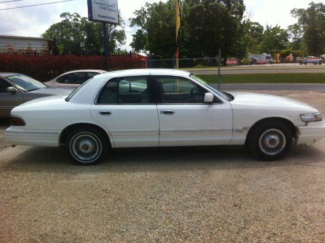 1997 MERCURY GRAND MARQUIS GS white 97 grand marquis with only 83k original miles this a full siz